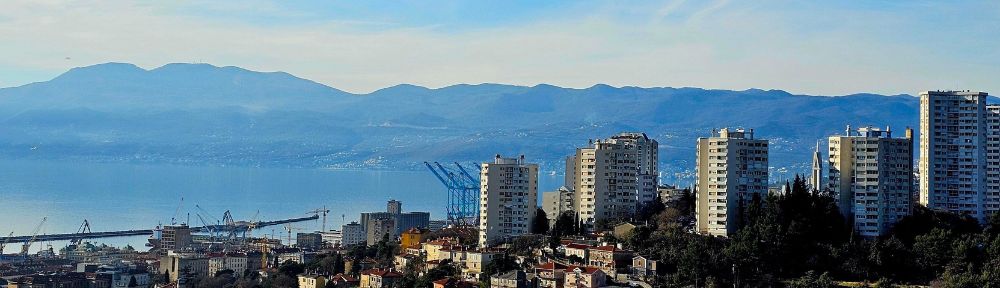 Naglasci i jezični varijeteti